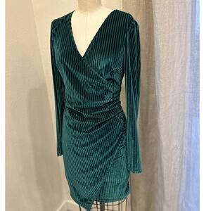 Simplee Women’s M Dress Emerald Green Pleated Velvet Faux Wrap Style Mini Dress